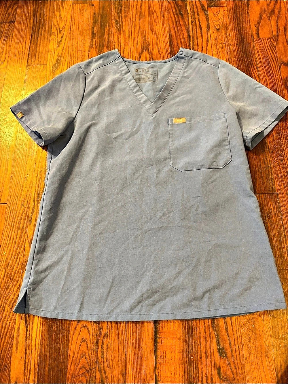 🎉EUC! FIGS Catarina One Pocket Scrub Top Short Sleeve Ceil Blue Medium